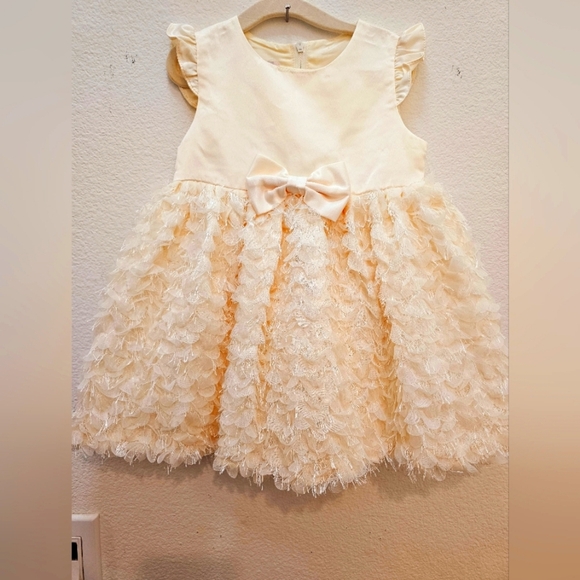 Cream Ruffled Sleeveless Dress with Bow 24months. - Picture 1 of 4